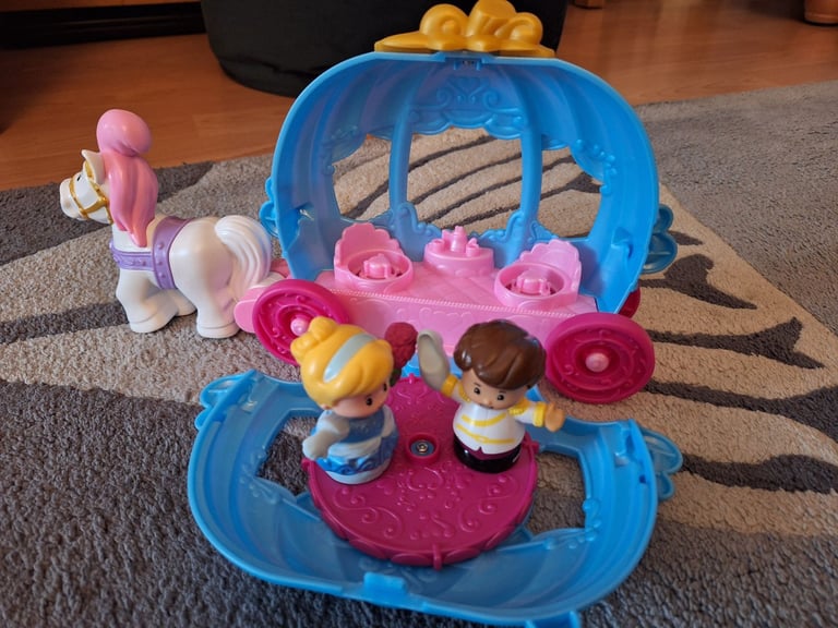 Children's pull a long horse & carriage with 2 little people 