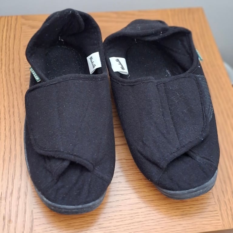 image for Dunlop Velcro Size 7 Black Slippers