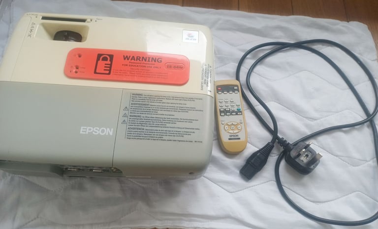 Epson LCD Projector model H353B with original remote control and power cable FAULTY