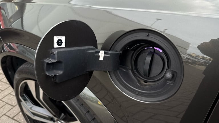 2021 Volvo XC90 Recharge R-Design Pro, T8 AWD plug-in hybrid, 7 Seats Estate Petrol Parallel PHEV...
