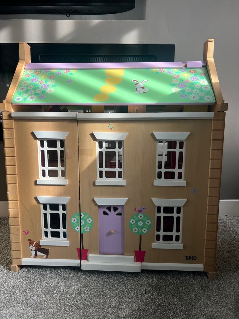 Doll house and Furniture Tildo