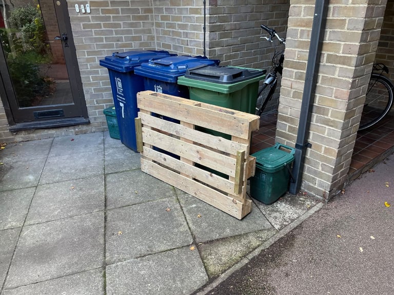 Wood Pallet free to take