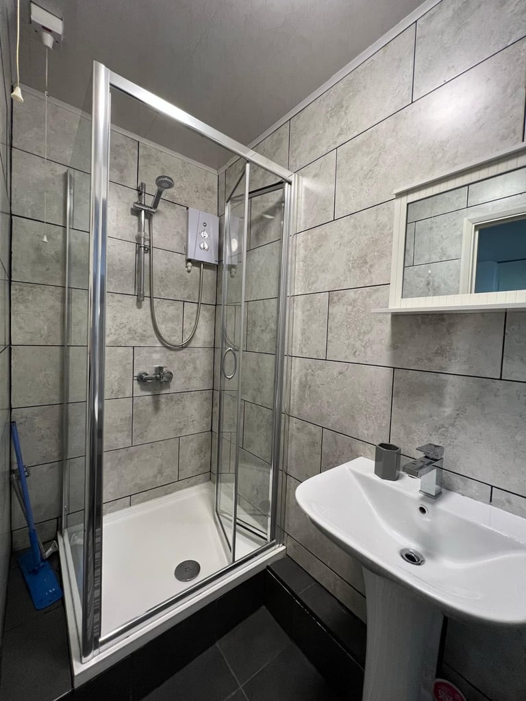 Studio flat in Leeds - ALL BILLS included