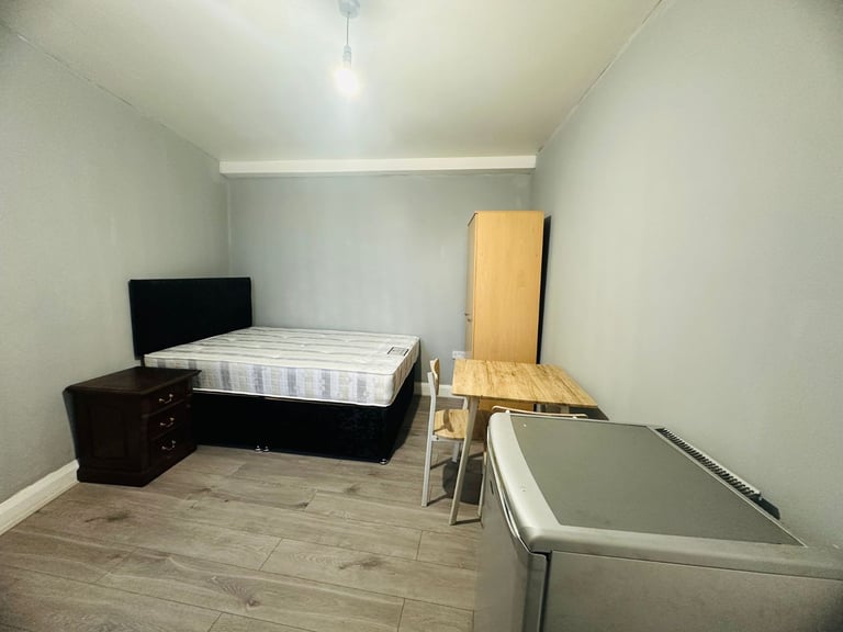 Double Room to rent in Greenford Broadway.single/couple,Working professional,850 pm incl bill