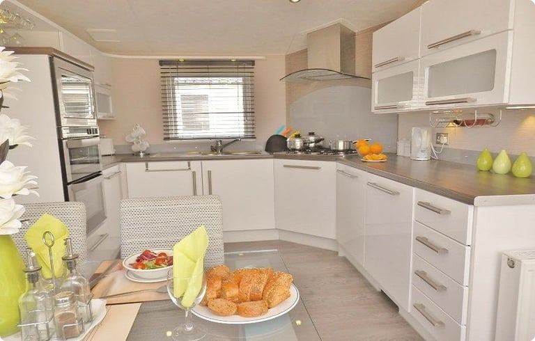 Craig Tara Ayr, Platinum 2 Bedroom Caravan for hire. Veranda, Sea Views, WiFi