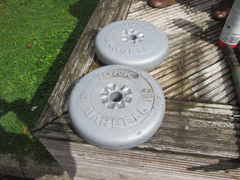 image for 2 x 4.5 Kg York Lifting Weights Pre owned  Pics 1 2 & 3 see photo's 