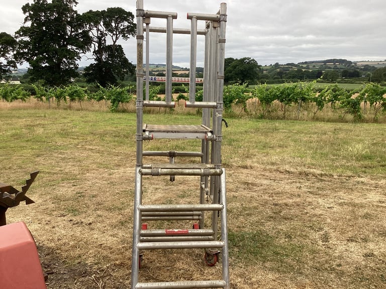 Scaffold tower podium  