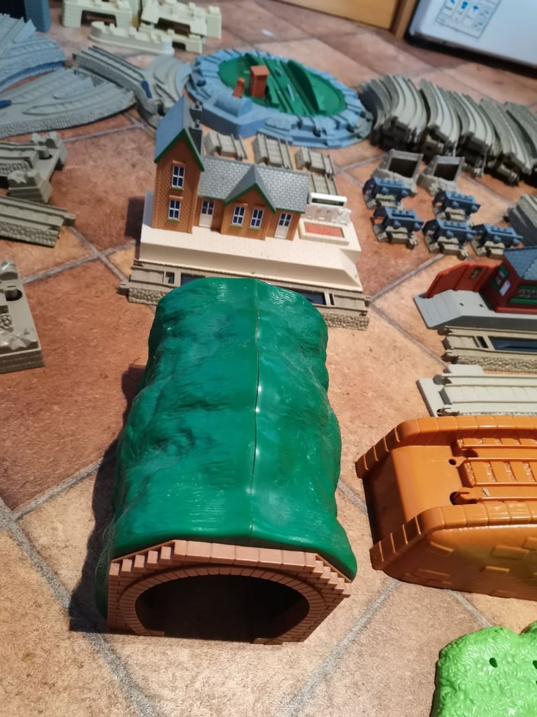 Thomas The Tank Engine and Friends Train Track Bundle over 100 pieces