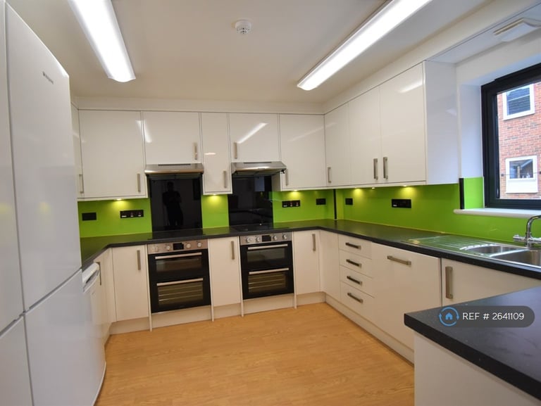 image for 8 bedroom house in Hillside Court, Reading, RG1 (8 bed) (#2641109)