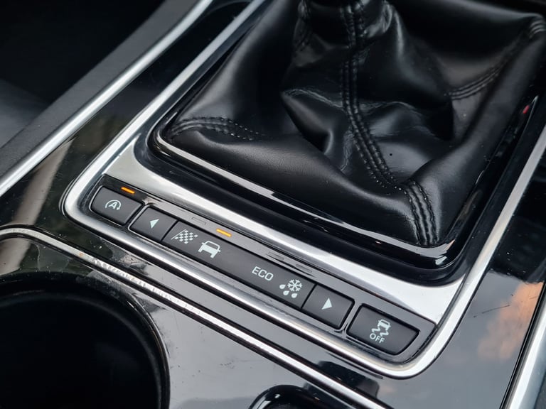Jaguar, XE, Saloon, 2015, Manual, 1999 (cc), 4 doors