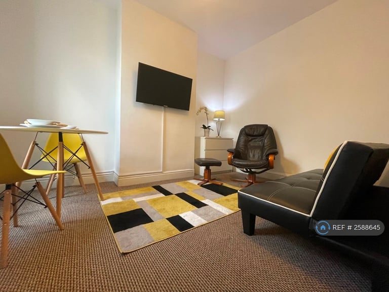 2 bedroom flat in Lower Ford Street, Coventry, CV1 (2 bed) (#2588645)