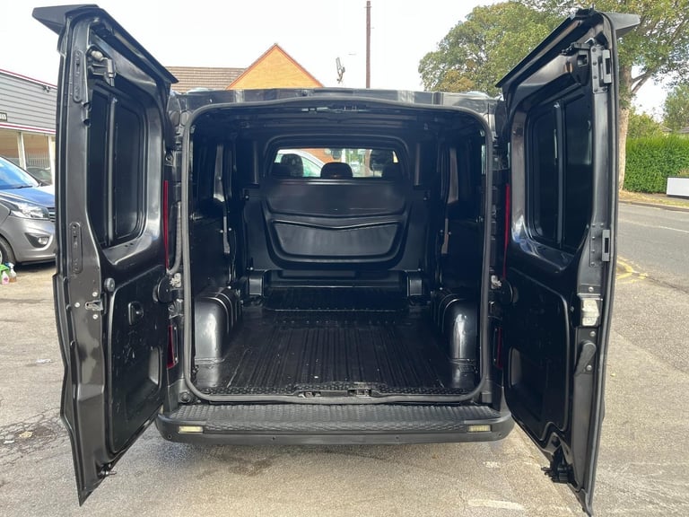 Renault Trafic LL29 ENERGY dCi 145 Sport Nav 5 Seat Crew Van DIESEL 2016/66