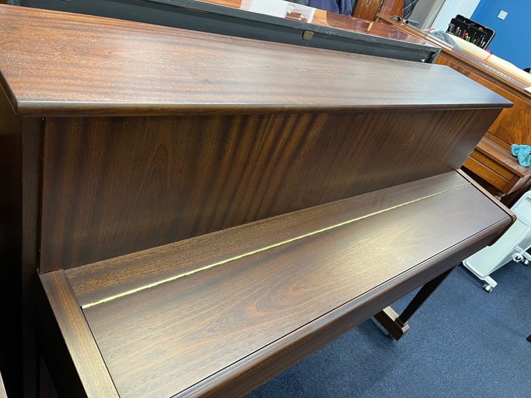 Upright Piano Yamaha  P110N 88 Key (FREE LOCAL DELIVERY TN157 KENT) fully Regulated and Tuned