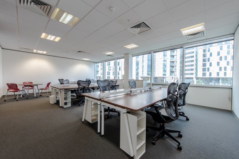 🏢 Modern Serviced Office Space in Manchester | Free Internet & All-Inclusive Bills! 🌐