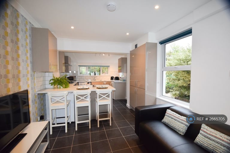 5 bedroom house in Seymour Road, Gloucester, GL1 (5 bed) (#2665705)