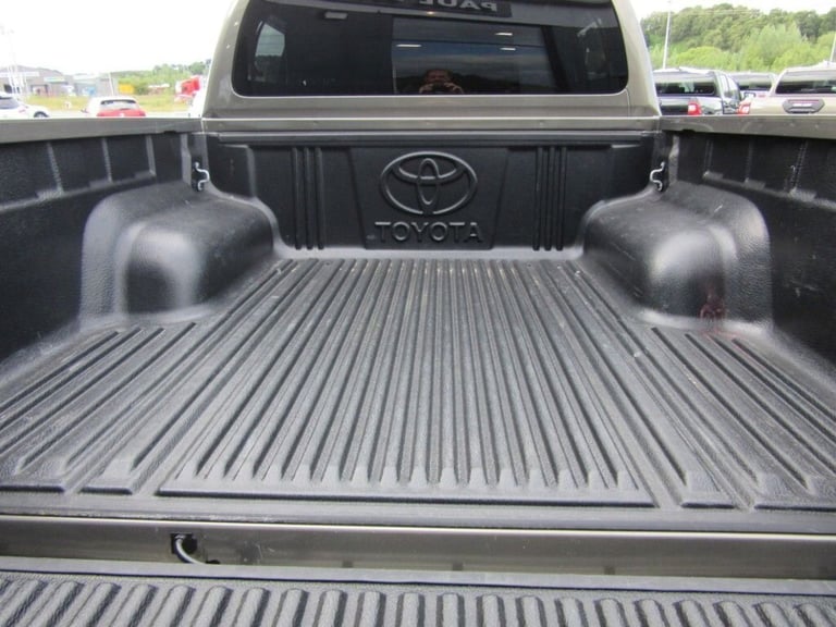 2024 Toyota Hilux 2.8 D-4D Invincible X Pickup Double Cab 4dr Diesel Auto 4WD Euro 6 (s/s) (2 PIC...