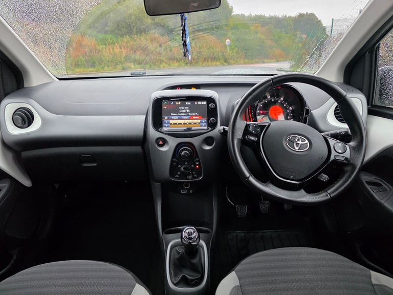 2018 toyota aygo x-play 1 litre petrol 