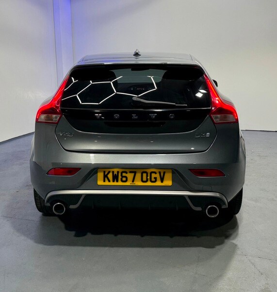Volvo V40 D3 R-DESIGN PRO