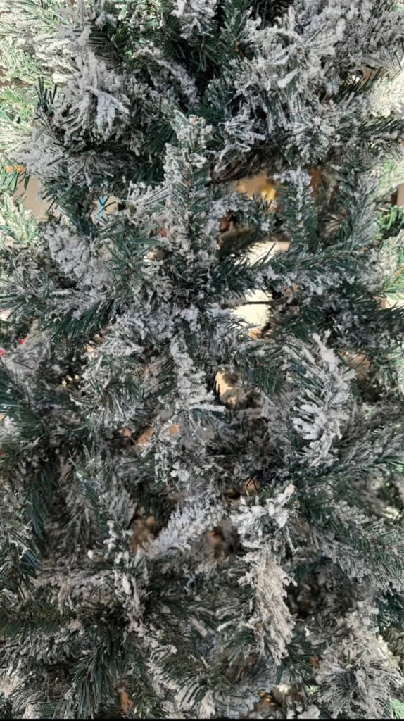 7ft Snowy Christmas Tree, including x2 matching garland & 3000 lights