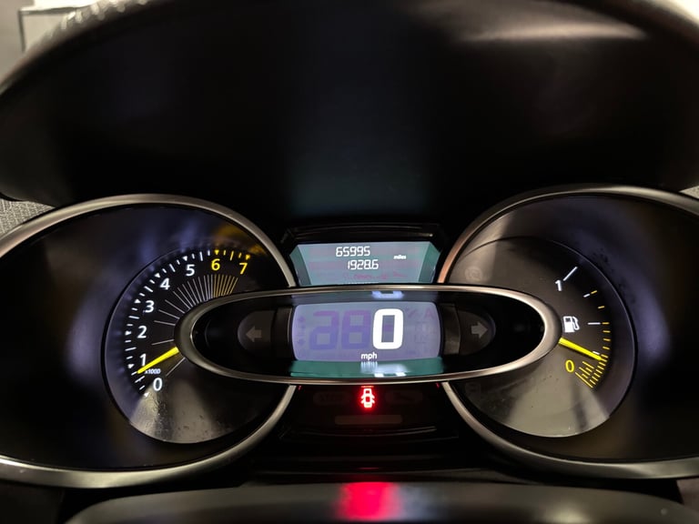 2015 Renault Clio 1.2 16V Dynamique Nav 5dr HATCHBACK Petrol Manual