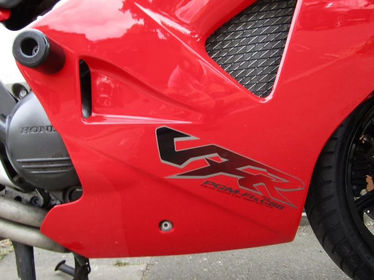 HONDA VFR 800 * LOW MILEAGE 12,000 * WITH BOX * AMAZING CONDITION *YEARS MOT *