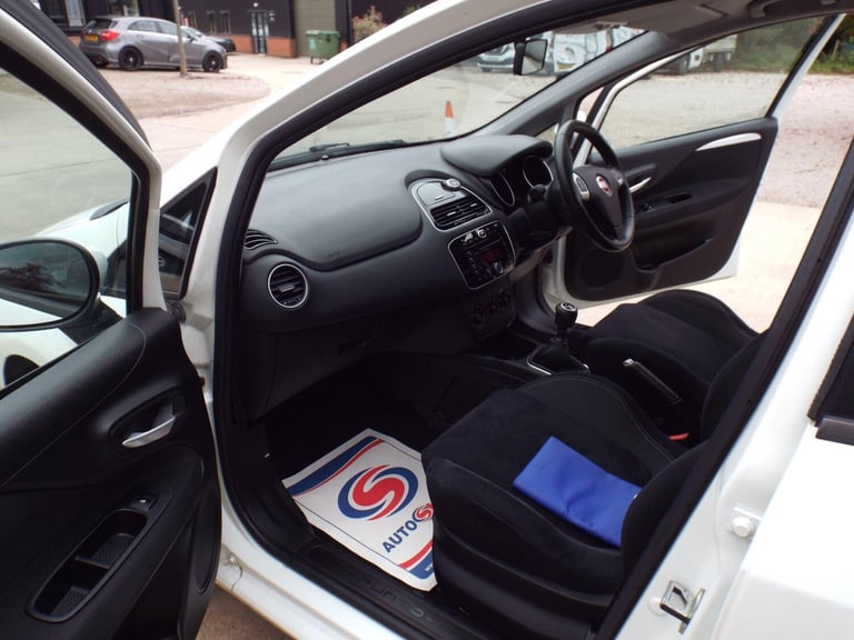 2014 Fiat Punto 1.2 Easy Euro 6 5dr HATCHBACK Petrol Manual
