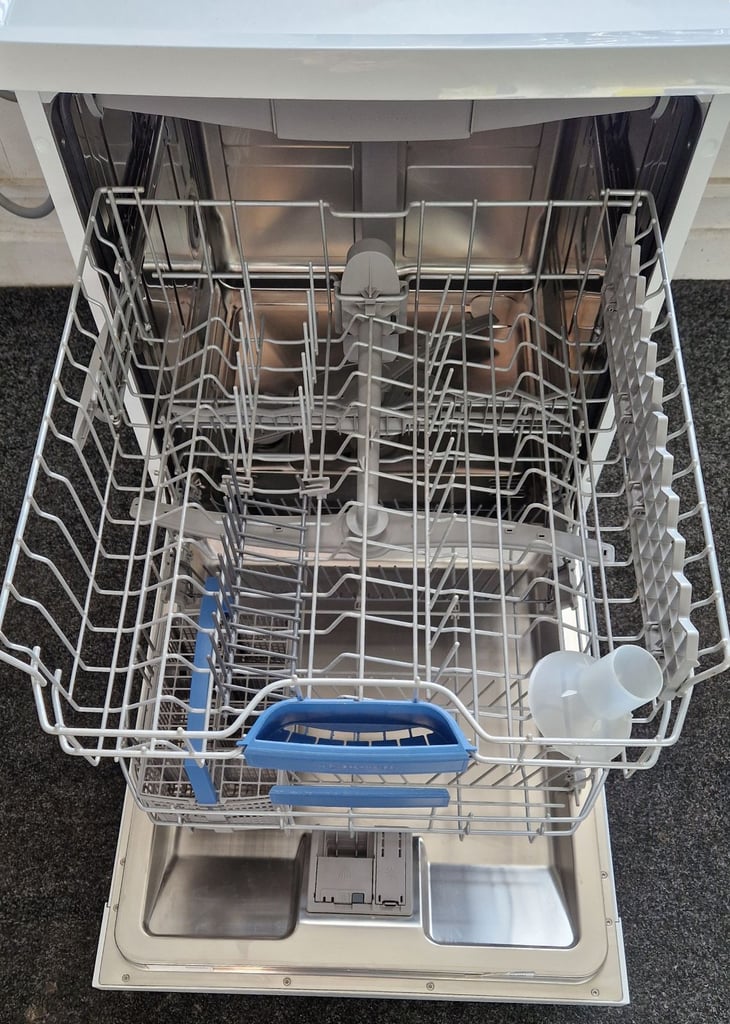 Bosch 14 Place Full Size Dishwasher + FREE Local Delivery + Install. 3 Month Guarantee.