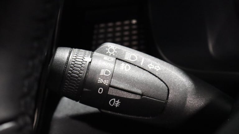  Volvo XC40 T3 R-Design Manual (Park Assist, Powered Tailgate, Privacy Glass) Petrol Manual