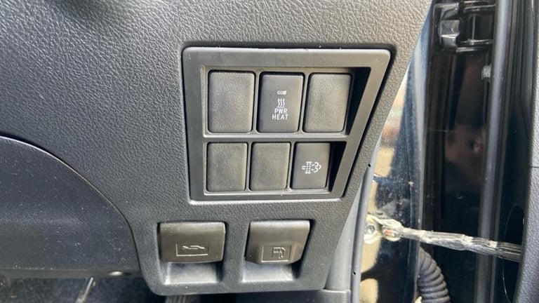 2019 Toyota Hilux 2.4 D-4D Invincible Pickup Double Cab 4dr Diesel Manual 4WD Euro 6 (s/s) (T Pic...