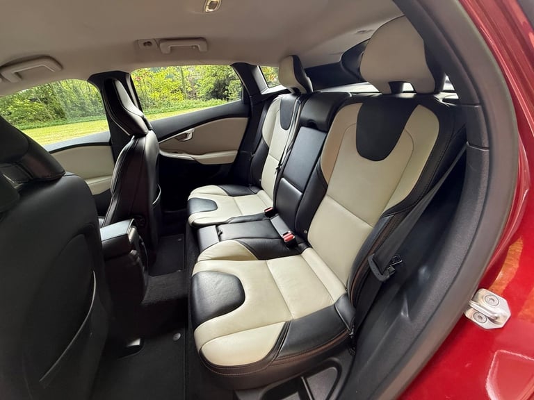 2014 Volvo V40 Cross Country 1.6 D2 Lux Powershift Euro 5 (s/s) 5dr HATCHBACK Diesel Automatic