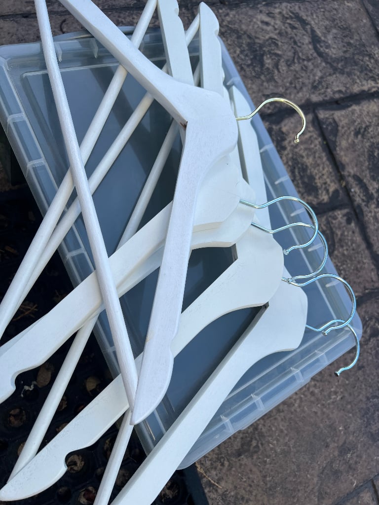 Natural wooden hangers 