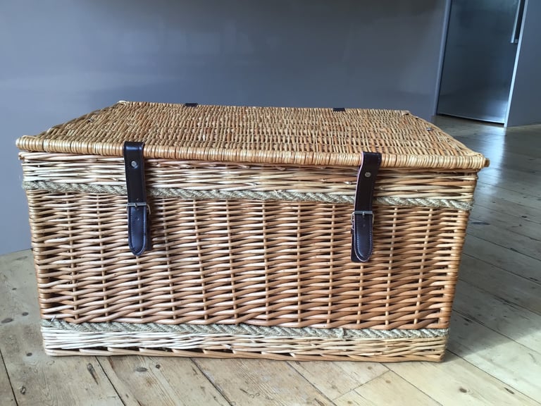 image for Very Large wicker Hamper Basket with lid, leather straps/Storage/Blanket Box/Toy Chest/Trunk/Logs. 