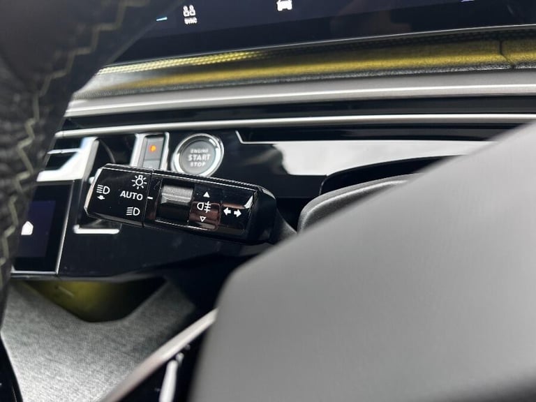 2025 Peugeot 5008 1.2 Hybrid Gt Suv 5dr Petrol Hybrid E Dsc6 Euro 6 (s/s) (136 Ps) HATCHBACK Petr...