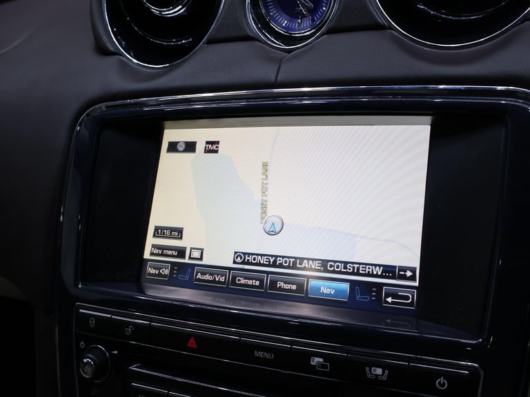 2010 Jaguar XJ 3.0d V6 Portfolio 4dr Auto SALOON DIESEL Automatic