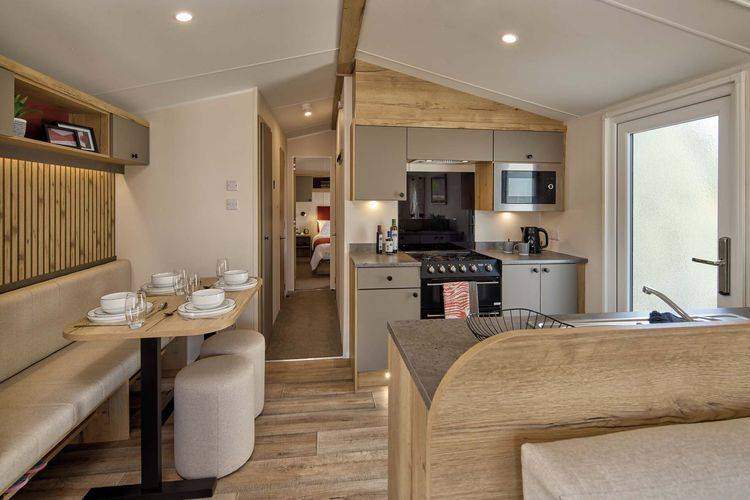 Stunning 2 Bed Holiday Home 38x12 – Perfect Getaway at Overstone Lakes!