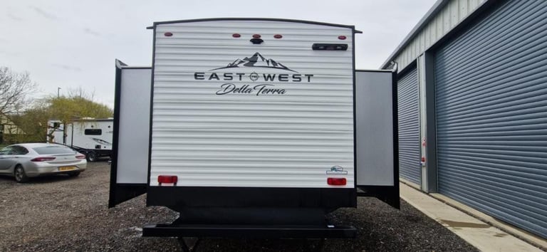 Brand New Forest River East To West Della Terra 323QB American Caravan 5th Wheel