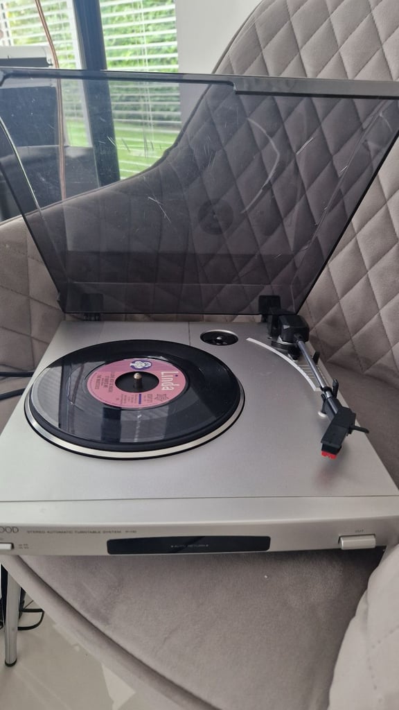 Kenwood P110 turntable