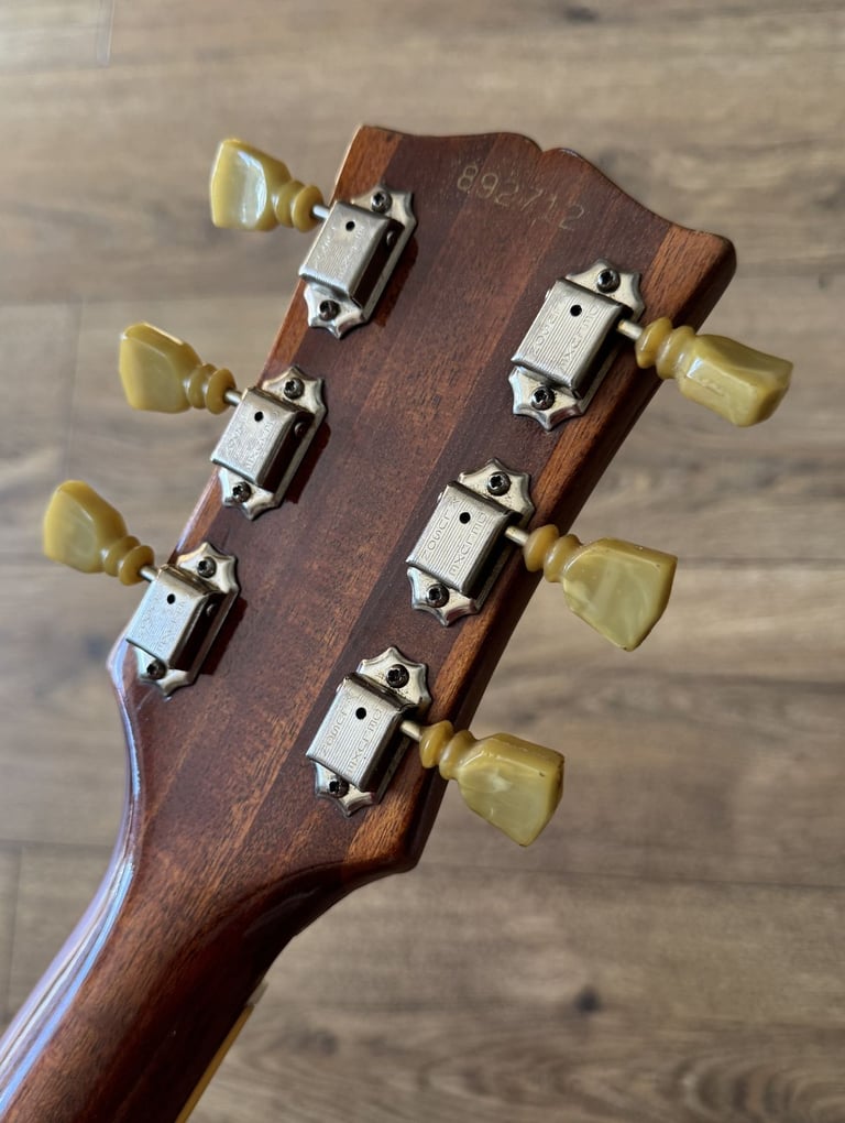 1969 Gibson Les Paul Deluxe Goldtop (Humbucker conversion) - Trades