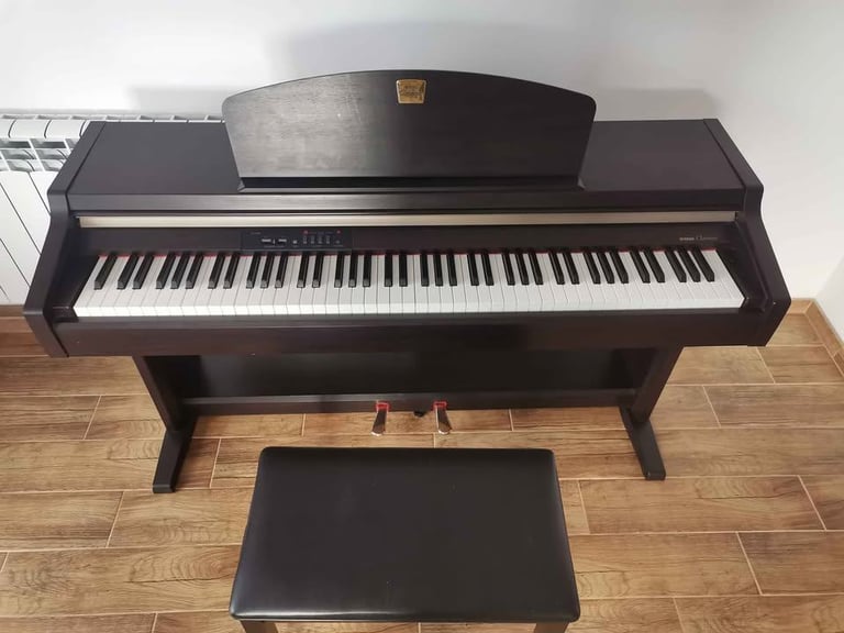 CAN DELIVER - YAMAHA CLAVINOVA CLP-920 DIGITAL PIANO WITH 88 WEIGHTED KEYS IN VERY GOOD CONDITION 