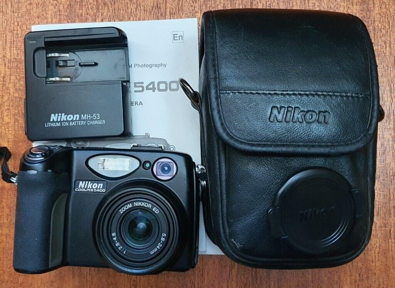 Nikon Coolpix 5400 Camera Kit