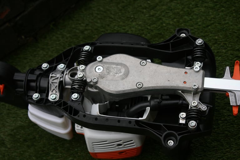 Stihl 2024 HS82RC  Petrol hedge trimmers 30” blades