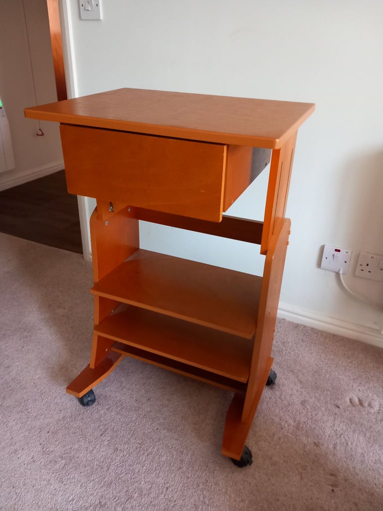 Height-adjustable desk for laptop or computer 