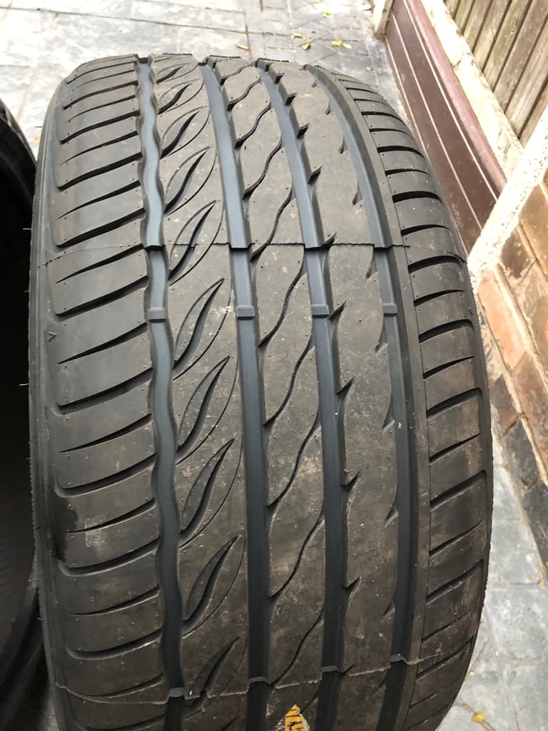 2 x 255/35/20 Tyres 