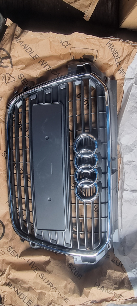 Audi A1 front bumper radiator grille