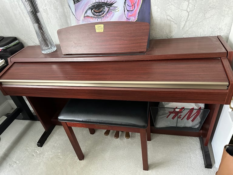 Yamaha Clavinova CLP-220