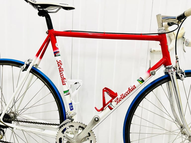 A7  BOTTECHIA Size/L Super LW Road Bike  12 Speed 700c Wheels