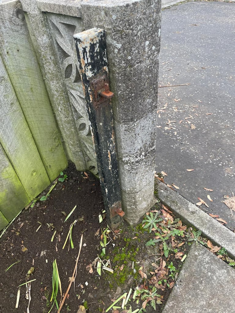 **FREE** Iron Gates (Driveway)
