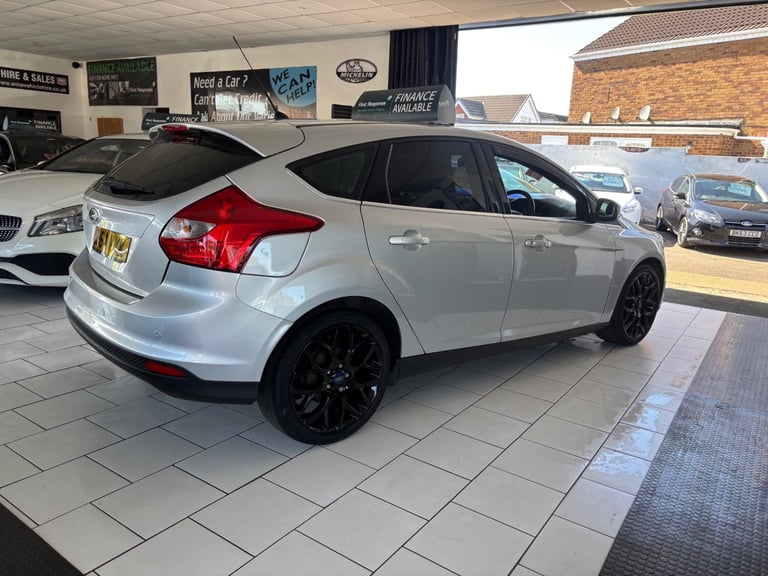 2014 Ford Focus 1.6 TDCi 115 Titanium Navigator 5dr HATCHBACK Diesel Manual