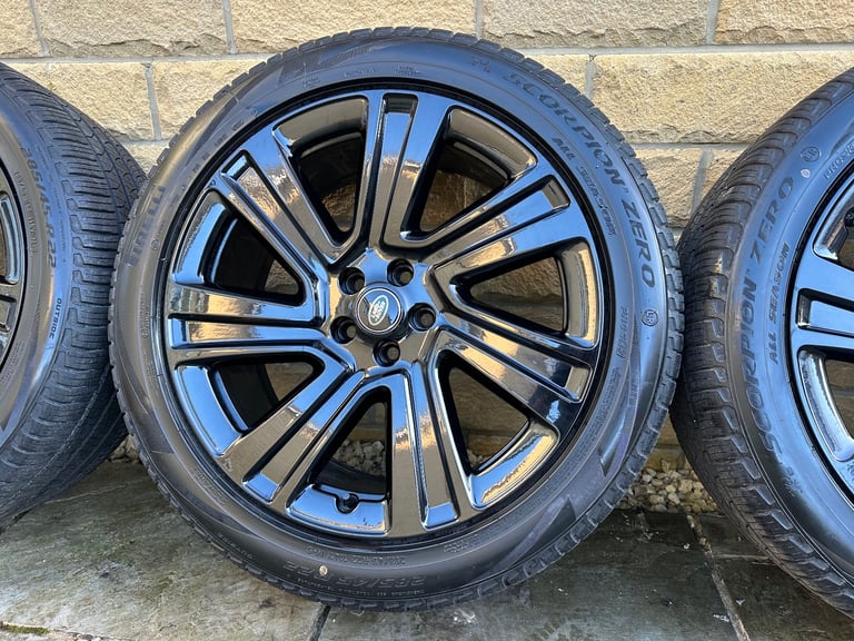 Range Rover Sport Vogue Discovery L460 22" Alloy wheels style 7023 Powdered Black & 8mm Pirelli’s!