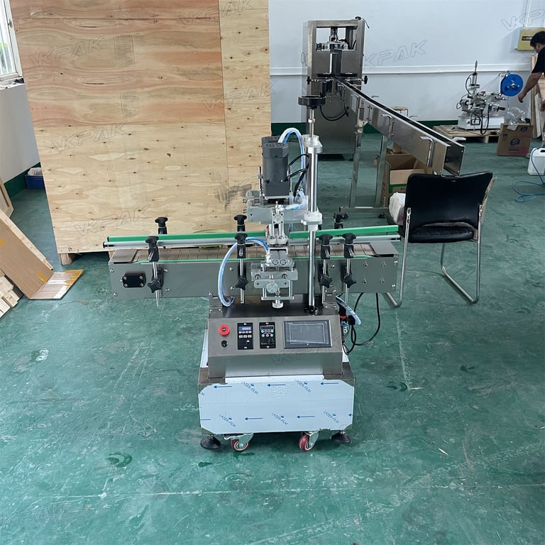 Automatic Tabletop Spray Cap Screw Capping Sealing Machine for Plastic Pet Glass Bottle